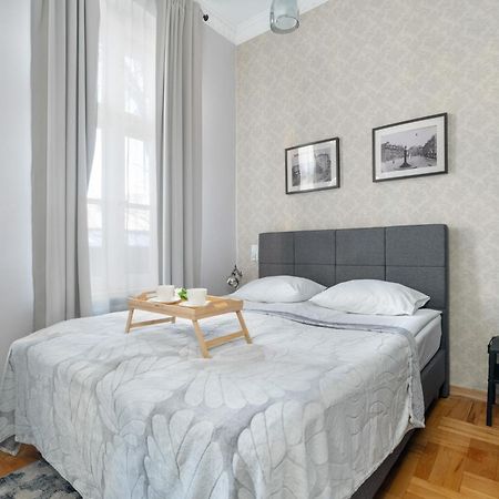 Przytulne Studia Very Berry W Poznaniu Blisko Parku By Noclegi Renters Dış mekan fotoğraf