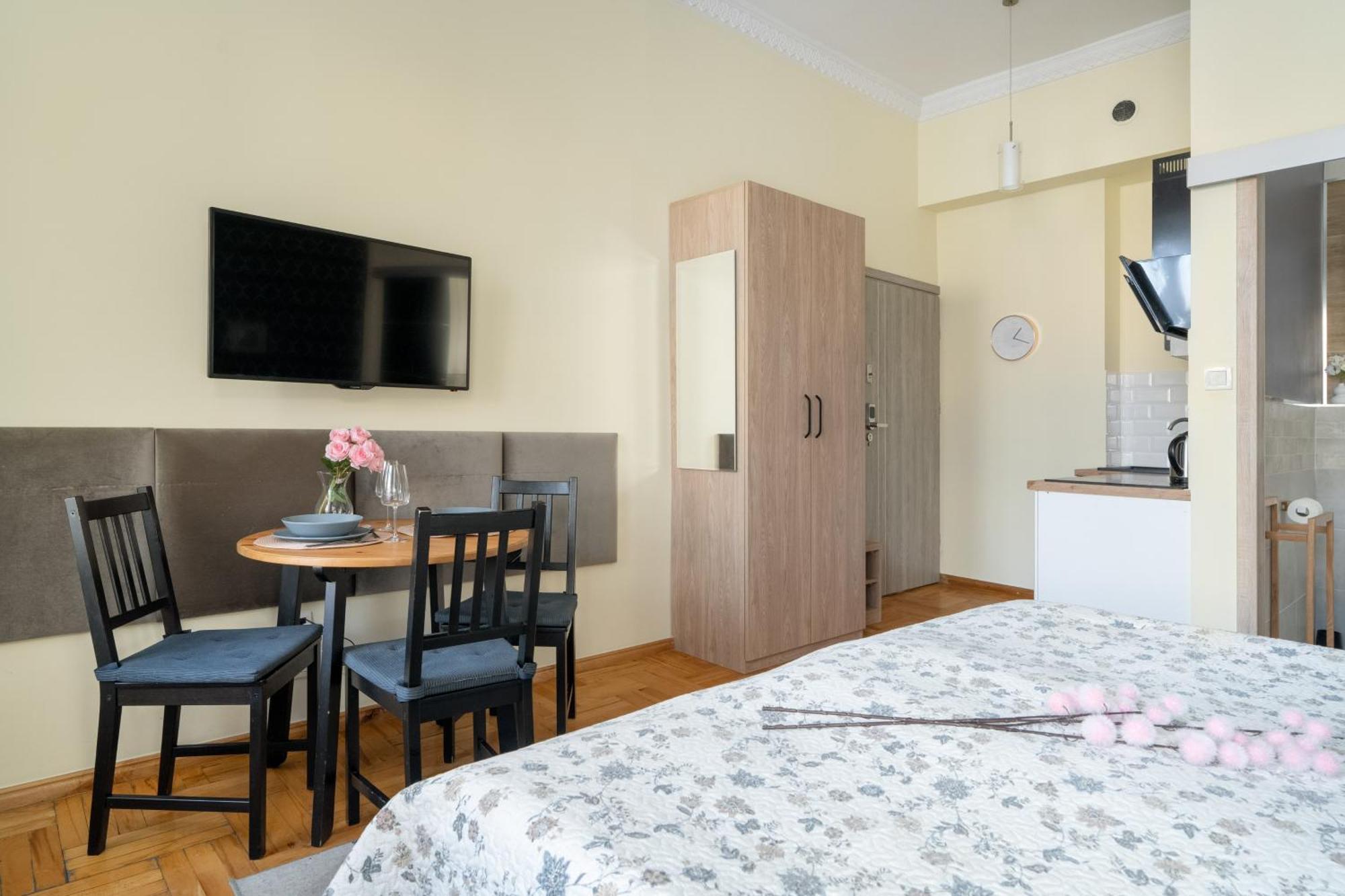 Przytulne Studia Very Berry W Poznaniu Blisko Parku By Noclegi Renters Dış mekan fotoğraf