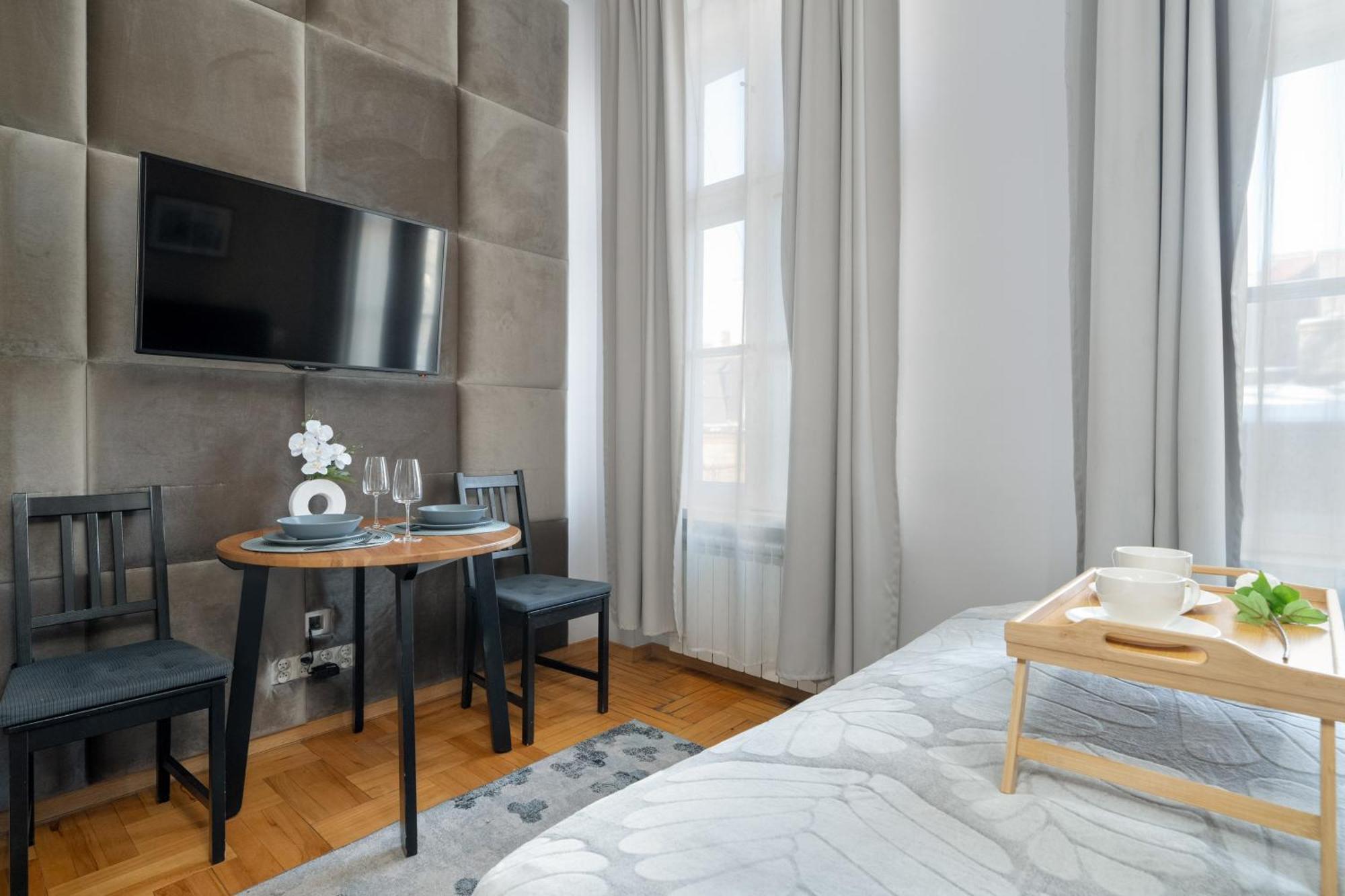 Przytulne Studia Very Berry W Poznaniu Blisko Parku By Noclegi Renters Dış mekan fotoğraf